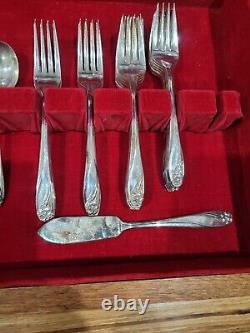 Vintage 1847 Rogers Bros Daffodil 60 Piece Set Silver Plate Flatware IN CHEST