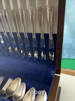 Vintage 1847 Rogers Bros Silverware Daffidil 49 piece set of Cutlery