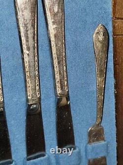 Vintage Wm Rogers & Son IS 1940 Exquisite Silverplate Flatware 68pcs withBox