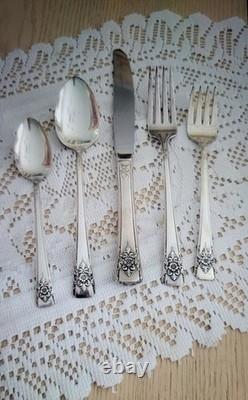WM Rogers Silverplate Flatware 1954 Mountain Rose 50 Pieces with Wood Box