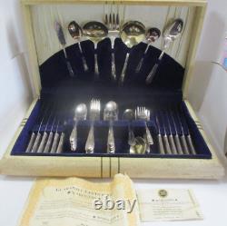 WM Rogers Tableware Flatware Service for 12 Spoons Knives Forks Servers 69pcs