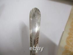 WM Rogers Tableware Flatware Service for 12 Spoons Knives Forks Servers 69pcs