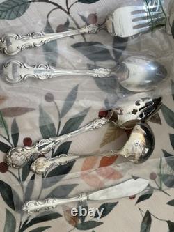 WM Rogers Troy Pattern Silverware 45 Service Pieces