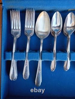 Wm. Rogers & Son Exquisite Silverplate Flatware Set 83 Pc with Wood Chest