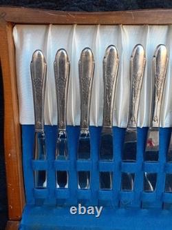 Wm. Rogers & Son Exquisite Silverplate Flatware Set 83 Pc with Wood Chest