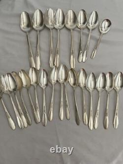 Wm Rogers & Son Gardenia IS Silver Plate Set 85 Pieces with Chest 1941