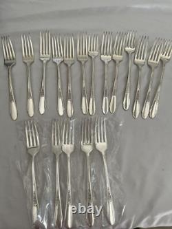 Wm Rogers & Son Gardenia IS Silver Plate Set 85 Pieces with Chest 1941