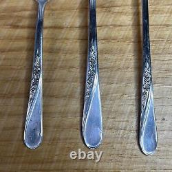 Wm Rogers & Son SPRING FLOWER Silverplate Flatware Set 63 Pcs Service For 8