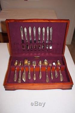 Wm rogers memory 1937 silverplate flatware set withflatware chest 73 pieces