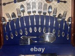 Wm rogers silverplate flatware vintage 66 piece set. 8 place settings